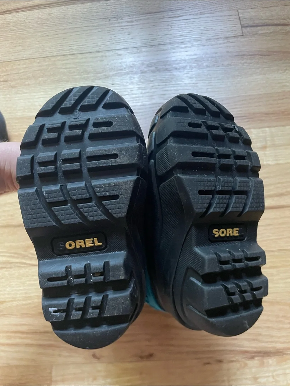 EUC Sorel Snow Boots - 8